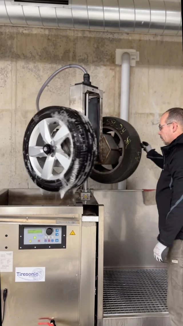 Der Sommer kommt – Zeit für den Räderwechsel! 🚗💨 

In unserem Reel zeigen wir dir, wie schnell, professionell und zuverlässig ein Räderwechsel bei uns abläuft. 🔧✨

Vertraue auf unser geschultes Team und starte sicher in die warme Jahreszeit. Vereinbare jetzt deinen Termin – wir kümmern uns um den Rest! ☀️🛞
 
#AutohausSchweiger #Räderwechsel #Sommerreifen #WerkstattService  #WerkstattDesVertrauens