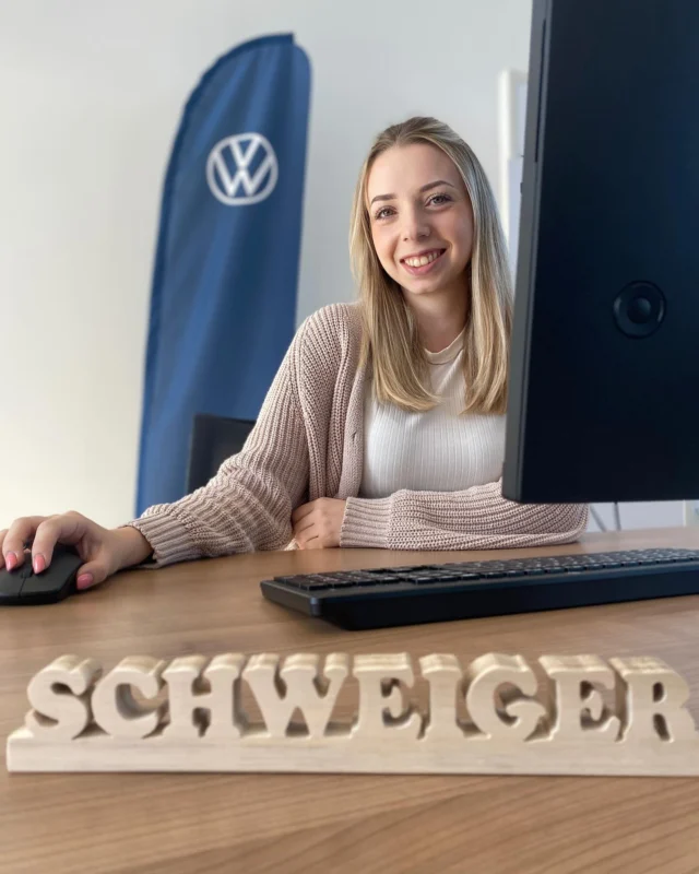💪🏻Weibliche Unterstützung im VW PKW Bereich💪🏻

Unsere liebe Jasmin beschäftigt sich neben ihrer Tätigkeit als HR Leitung auch im Bereich Verkauf. Mit großem Engagement unterstützt sie das Team von VW PKW und durchläuft sogar die Ausbildung zur zertifizierten Automobilkauffrau bei VW 🙌🏻

Jasmin, ich würde sofort ein Auto bei dir kaufen 🚘

#autohausschweiger #automobilkauffrau #vw #frauenpower