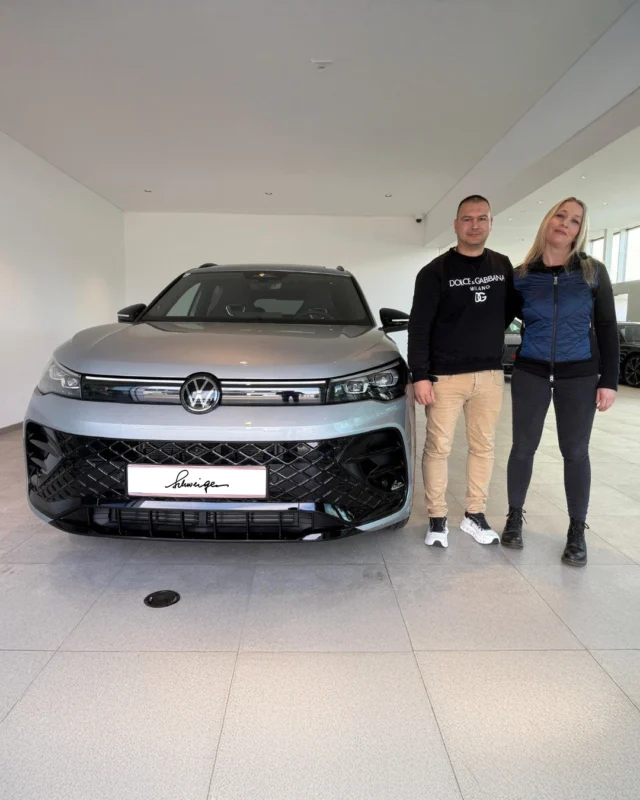 ✨ Der neue Wegbegleiter ist startklar! ✨⁠
⁠
Es gibt kaum einen schöneren Moment, als unsere Kund:innen mit ihrem neuen Fahrzeug glücklich zu sehen.⁠
⁠
Wir wünschen jede Menge Fahrspaß und allzeit sichere Fahrt! 🚀🧡⁠
⁠
#auslieferung #autohausschweiger #vw #volkswagen